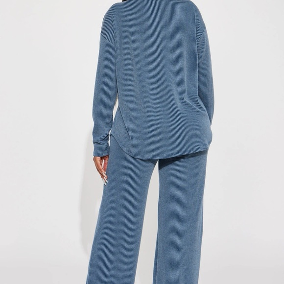 Two piece set - Picture 2 of 3